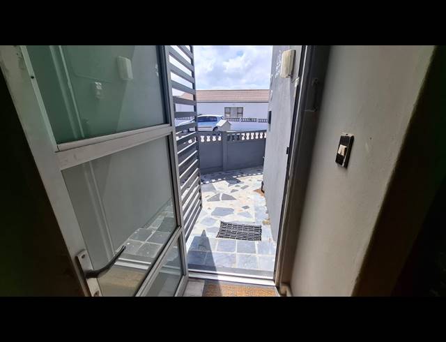 3 BEDROOM FREEHOLD FOR SALE IN STRANDFONTEIN VILLAGE
